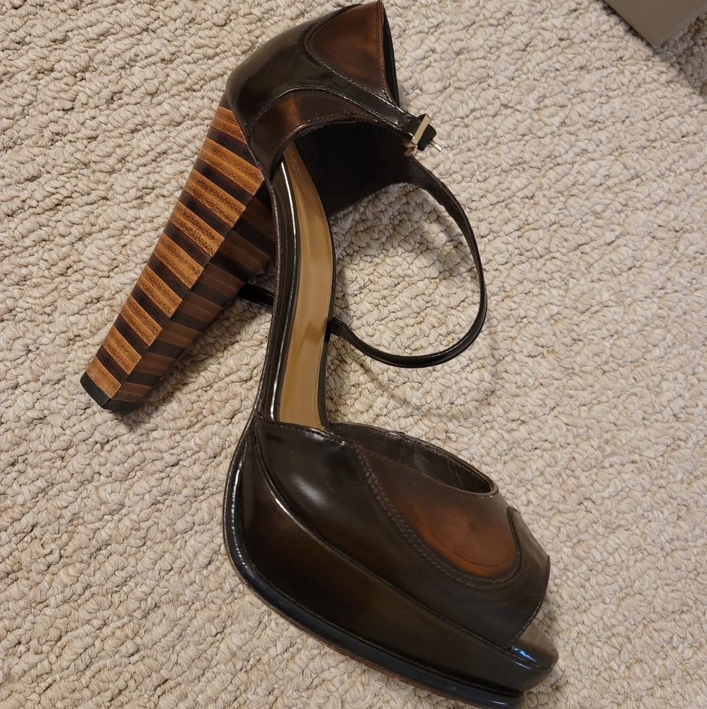 Hoss Intropia brown leather platform sandals
